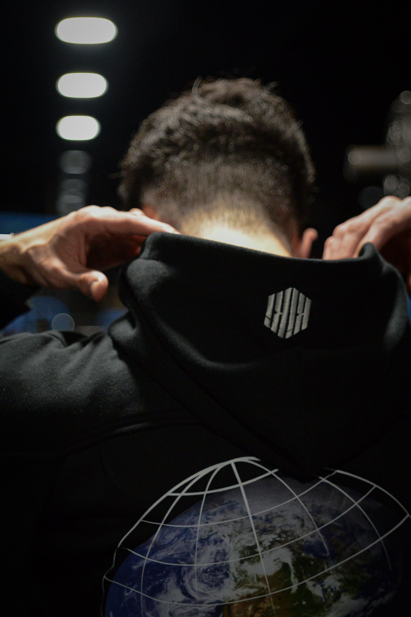 CUT-OUT Hoodie Black